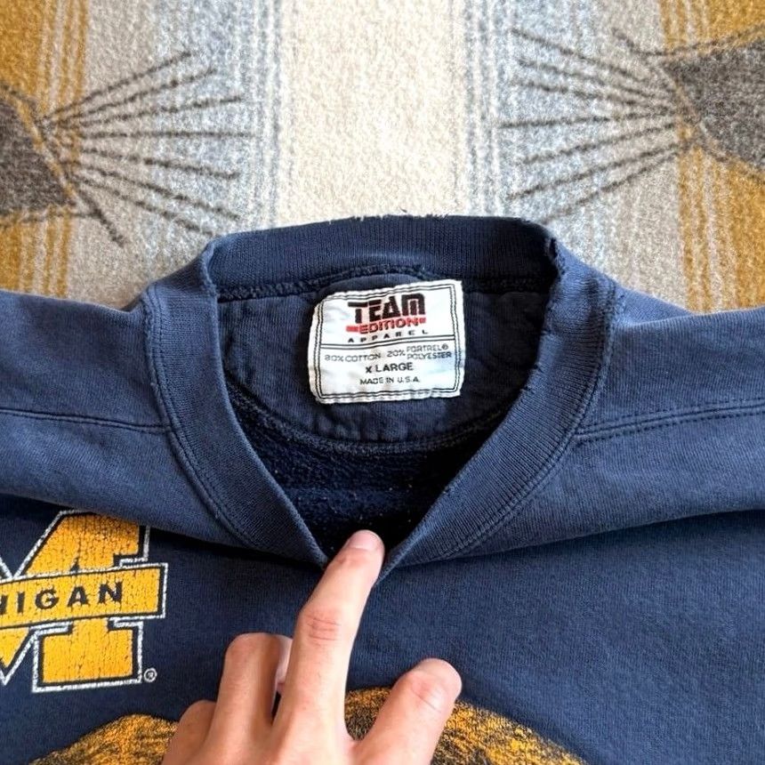 Vintage VINTAGE University Of Michigan Wolverines Crewneck Sweatshirt XL 90s Blue Mens Size US XL / EU 56 / 4 - 4 Thumbnail