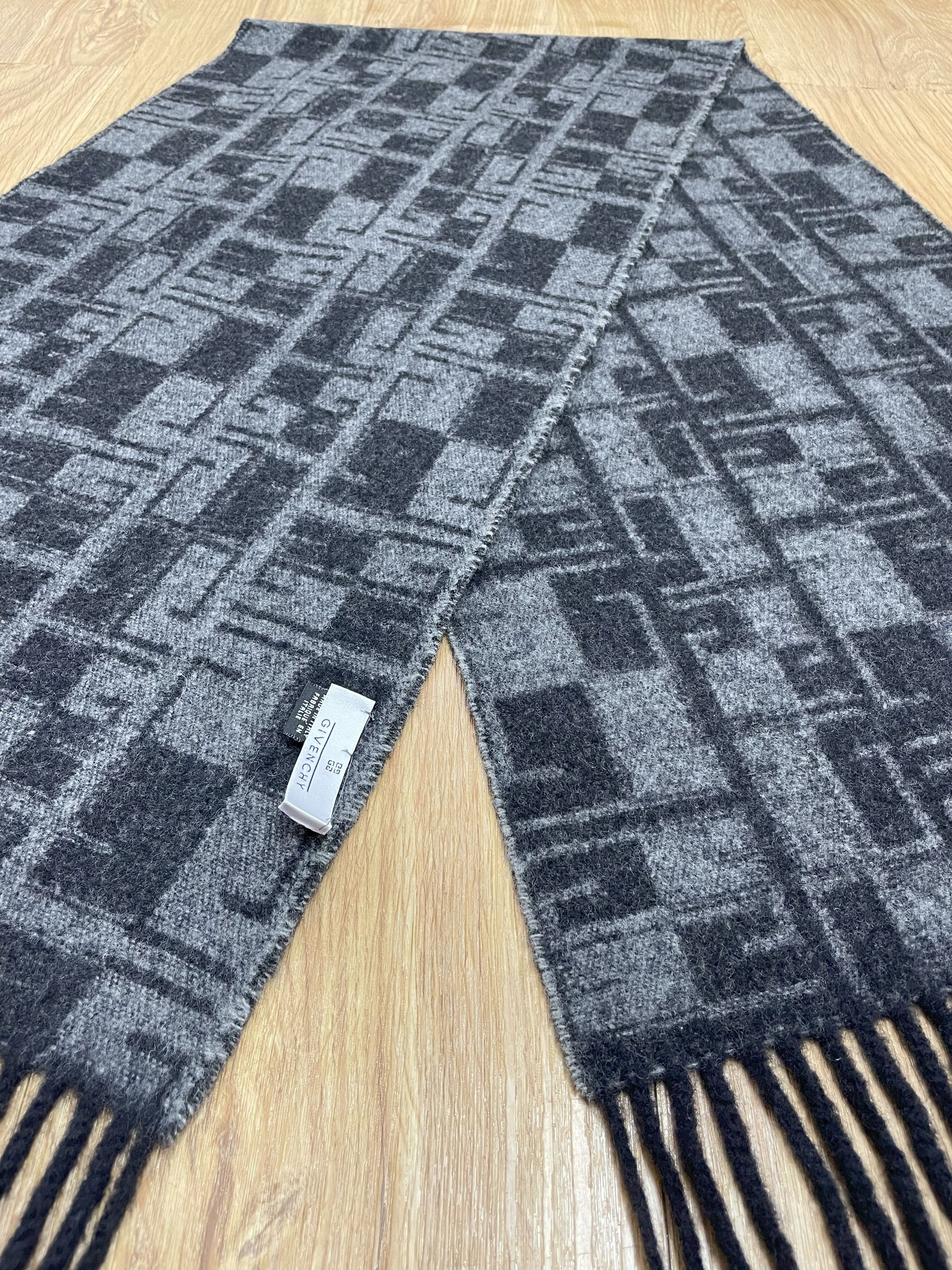 Givenchy Givenchy Scarf / Muffler - 6196 Size ONE SIZE - 6 Thumbnail