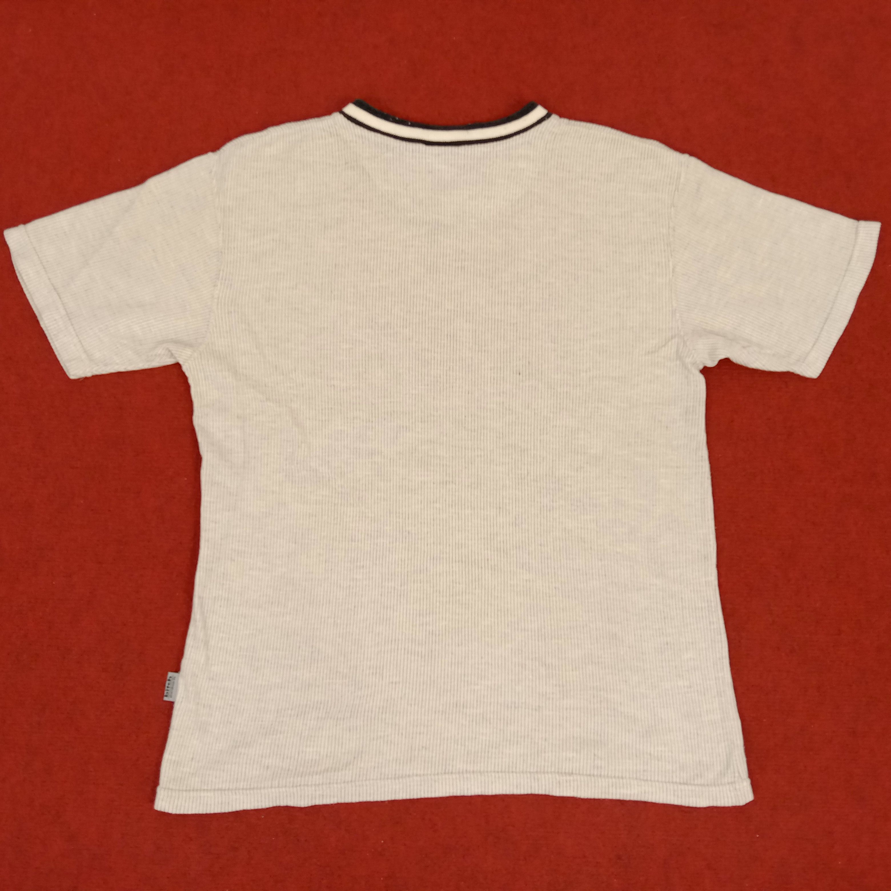 Vintage Bitch Skateboards Small Logo Streetwear Style Tshirt Size US M / EU 48-50 / 2 - 3 Thumbnail