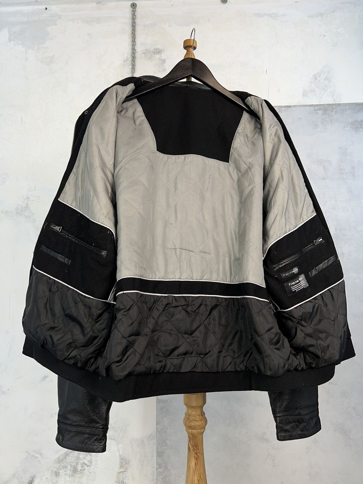 Vintage Vintage Renault Trucks Leather Wool Bomber Jacket Size L Size US L / EU 52-54 / 3 - 5 Thumbnail