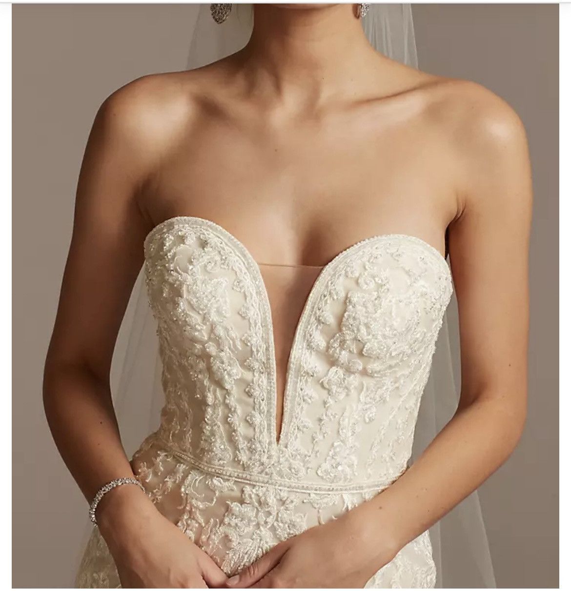 Oleg Cassini Beautiful Mermaid Wedding Dress Size M / US 6-8 / IT 42-44 - 3 Thumbnail
