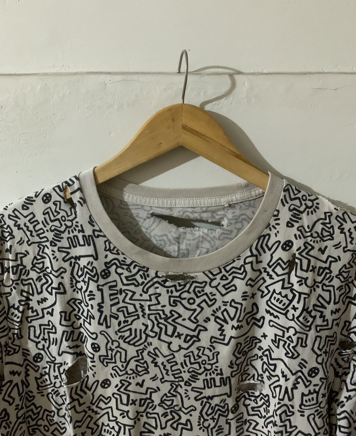 Keith Haring AOP Keith Haring By Uniqlo Distressed Tee Shirt Size US M / EU 48-50 / 2 - 7 Thumbnail