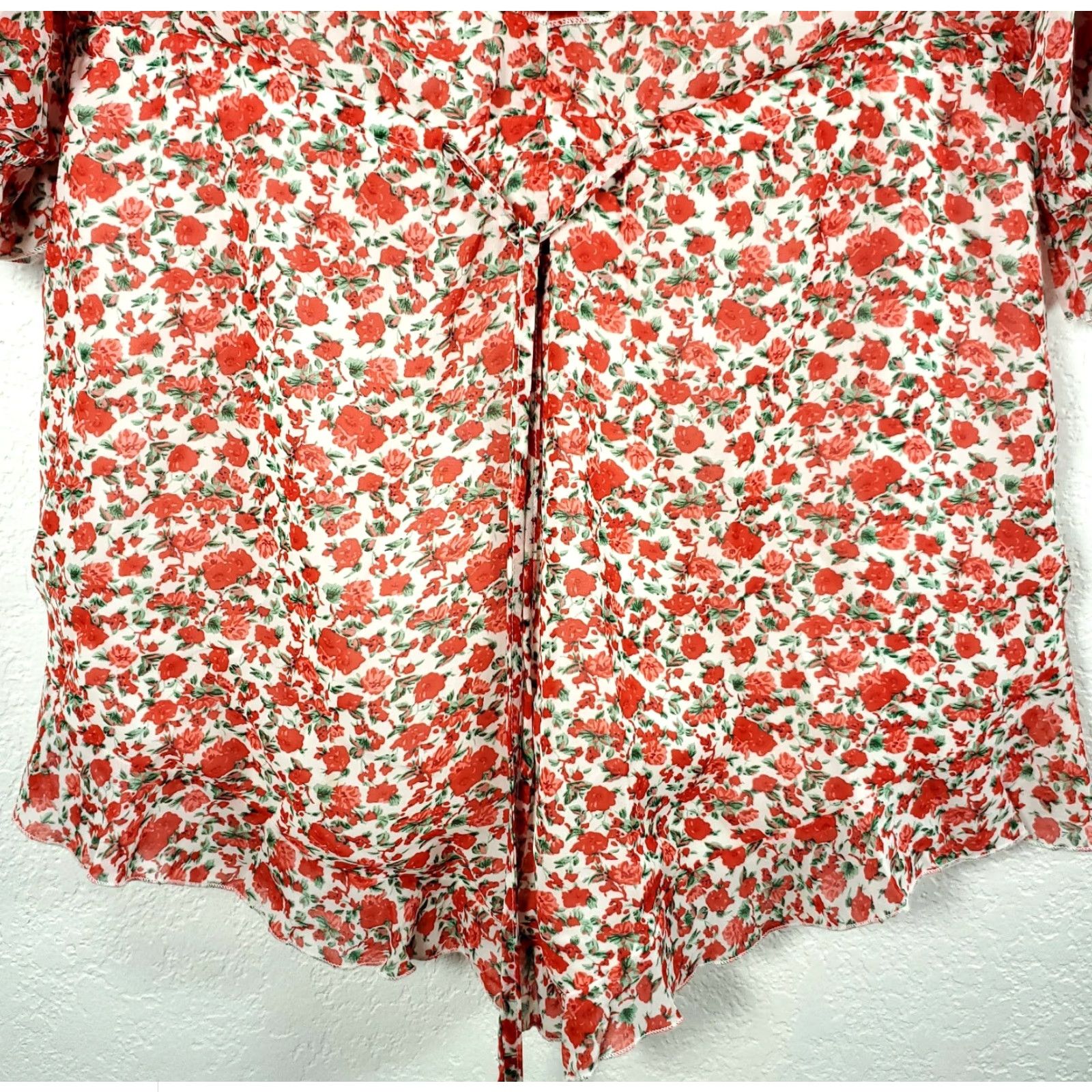 Vintage Showpo Floral/Roses Ruffle Short Romper V-Neck Sz 4 Women’s 3/4 Sleeve Summer Polyster- Rayon Size 27" / US 4 / IT 40 - 3 Thumbnail