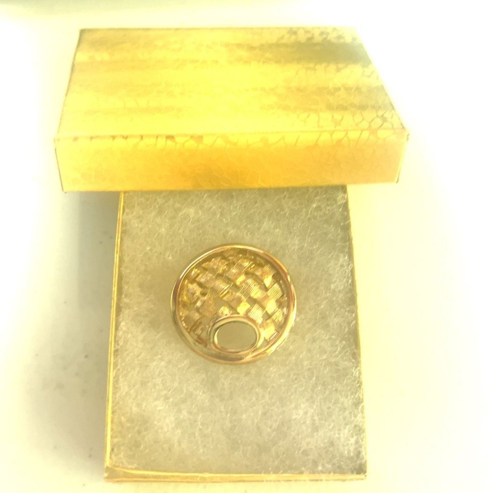 & Other Stories Vintage Signed - Sara Coventry Basket Weave Shield Brooch Size ONE SIZE - 6 Thumbnail