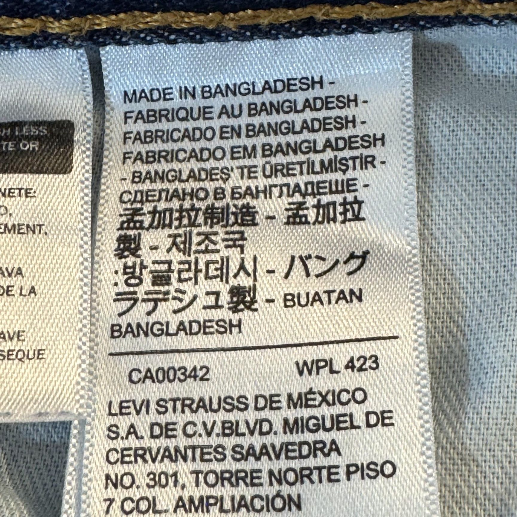 Levi's Levi's 505 Jeans Mens 40x30 Blue Medium Wash Straight Denim 5-Pocket Zip Fly Regular Rise Size US 40 / EU 56 - 4 Thumbnail