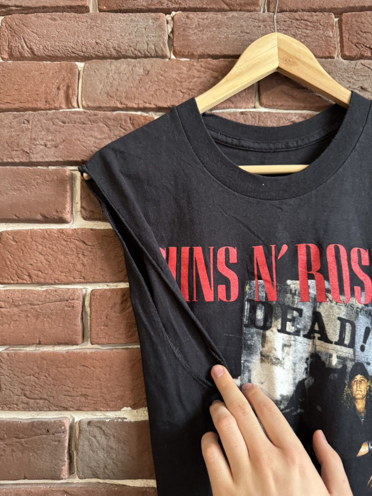 Band Tees VINTAGE 90s GUNS N ROSES Dead 1991 TOUR BAND TSHIRT Size US M / EU 48-50 / 2 - 7 Thumbnail