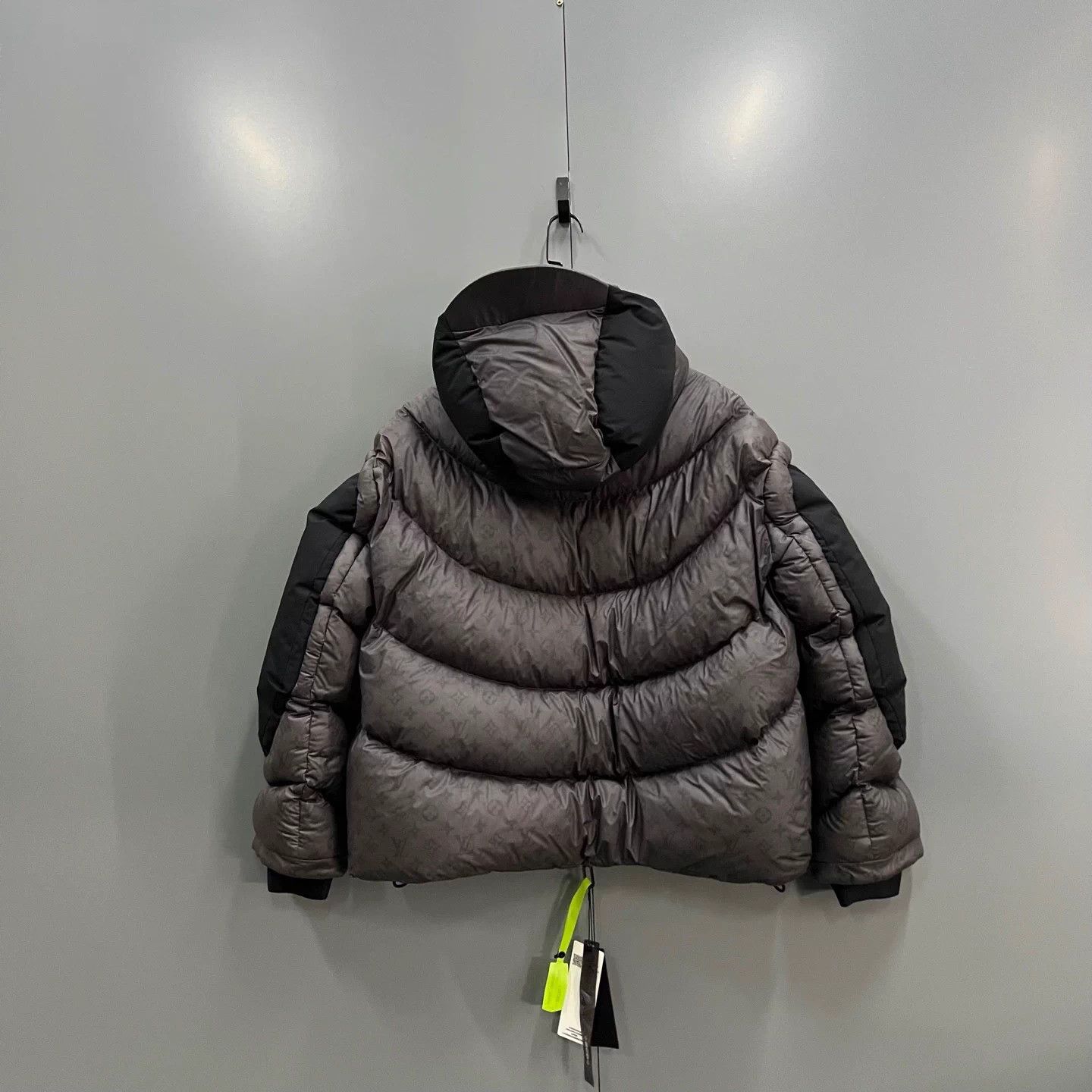 Louis Vuitton LV 2054 color blocked Monogram thermo puffer 50 Size US M / EU 48-50 / 2 - 2 Thumbnail