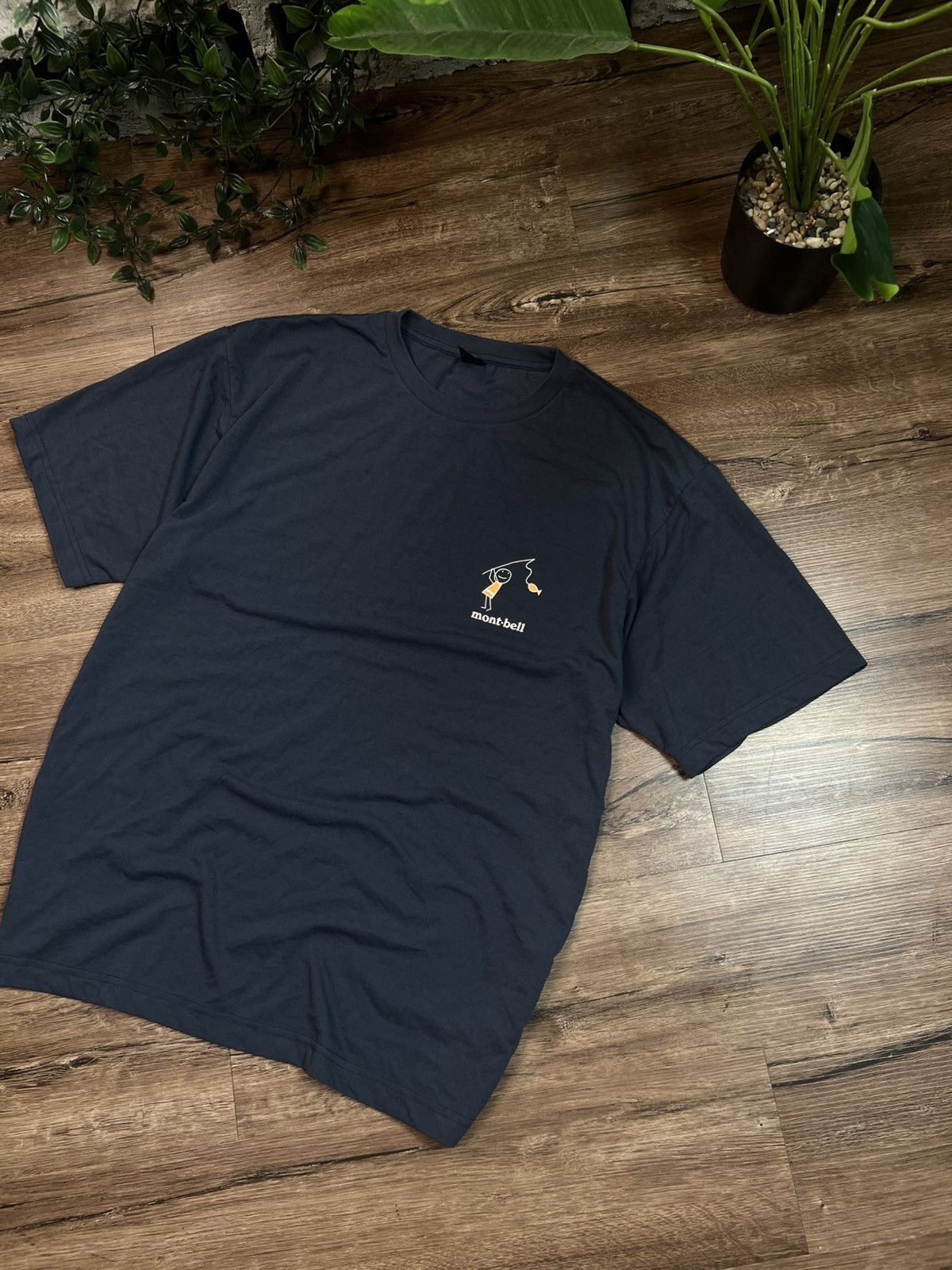 Montbell Montbell Mini Logo Minimal Gorpcore T-Shirt Japan Size US L / EU 52-54 / 3 - 2 Thumbnail