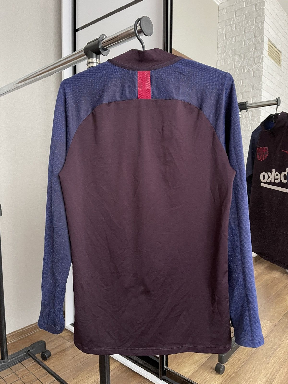 Other 2019/2020 Nike Barcelona Soccer Drill Top Jersey Sweatshirt Size US S / EU 44-46 / 1 - 4 Thumbnail