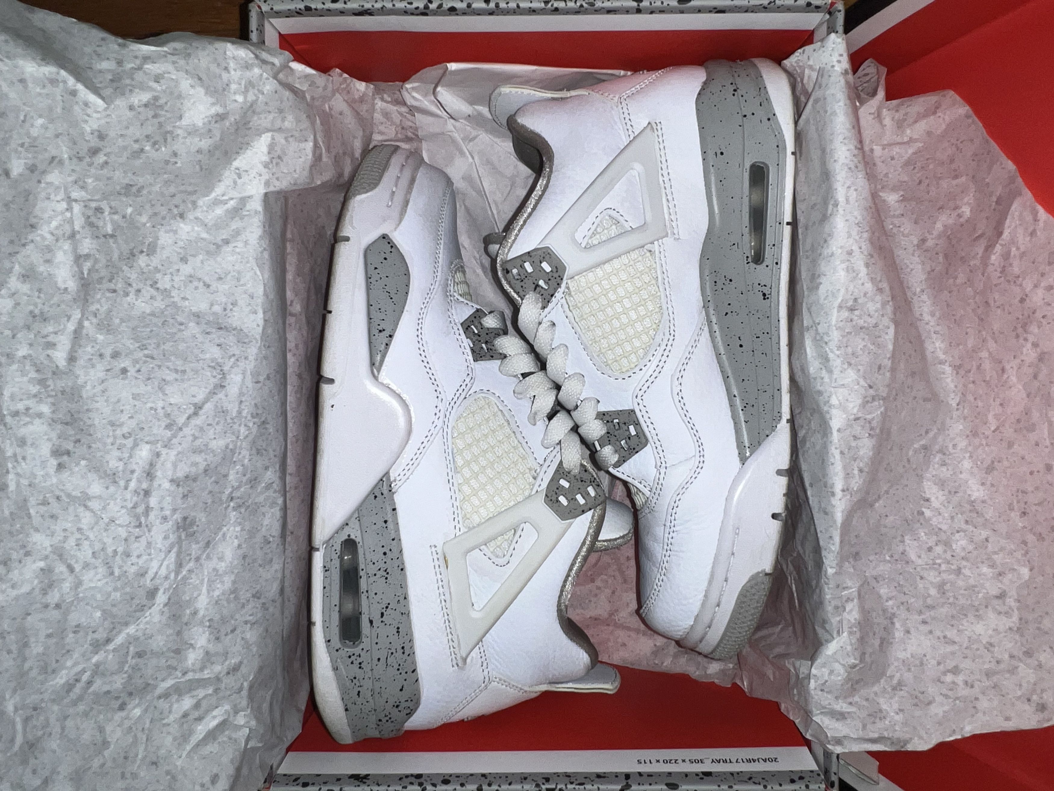 Nike Nike Jordan 4 Retro White Oreo 6.5 Youth GS, Used Once Size US 6.5 / EU 39-40 - 1 Thumbnail