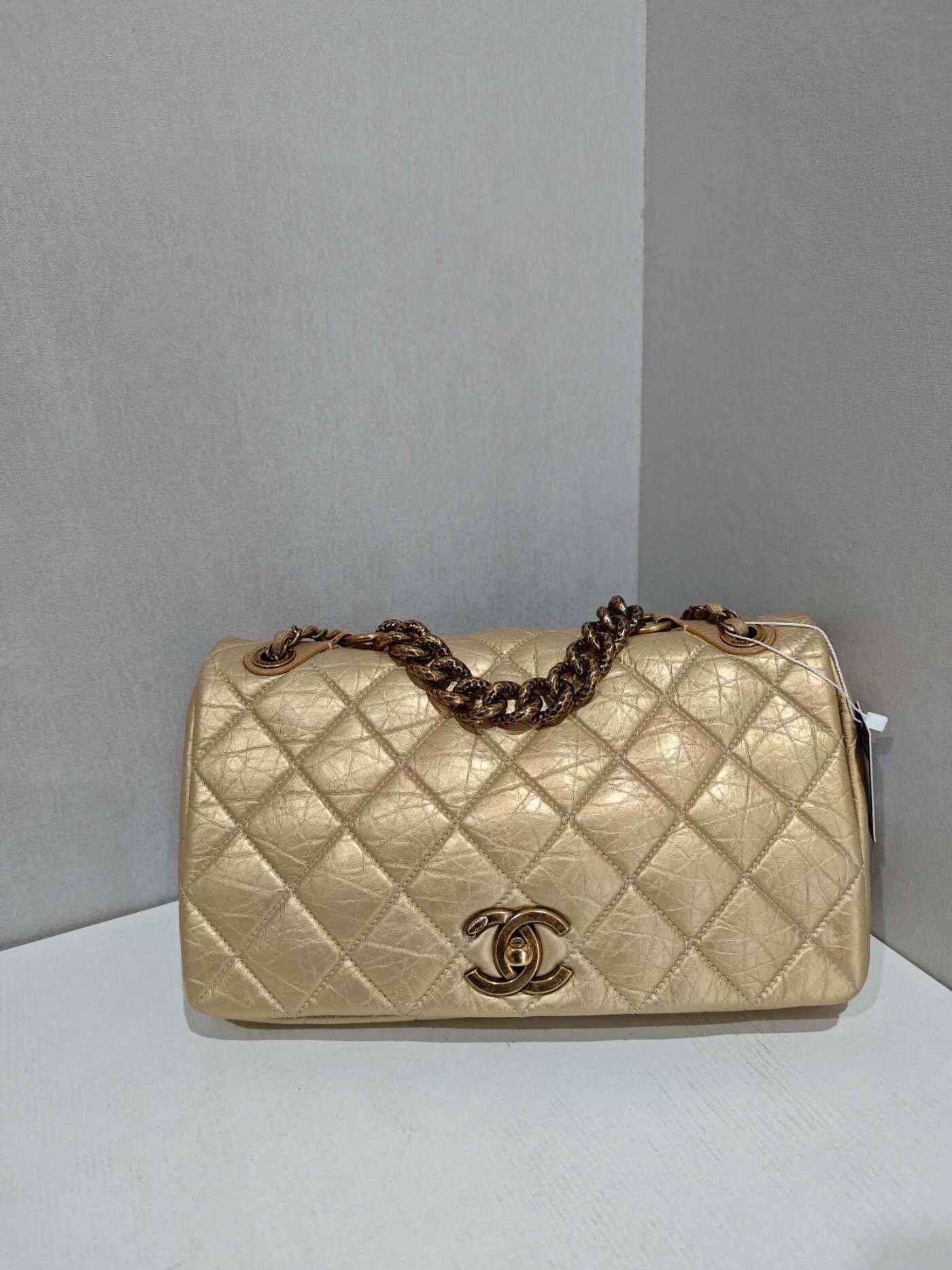 Chanel Pre-loved Bag Very good condition Size ONE SIZE - 1 Thumbnail
