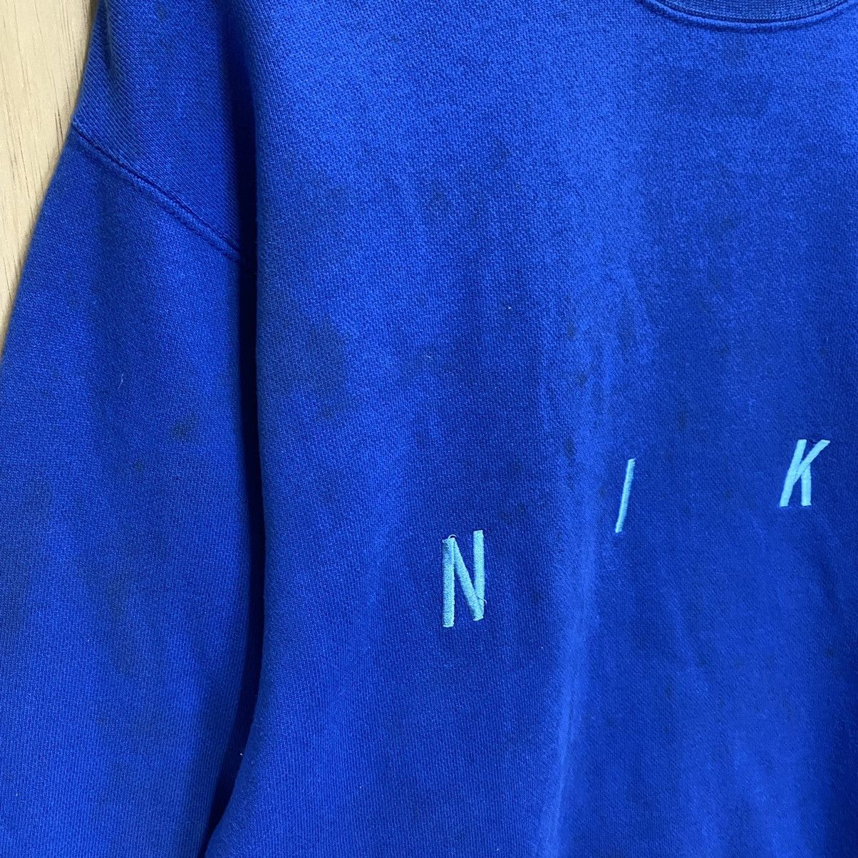 Nike 90s Nike Small Logo Embroidered Crewneck Sweatshirt Size US M / EU 48-50 / 2 - 4 Thumbnail