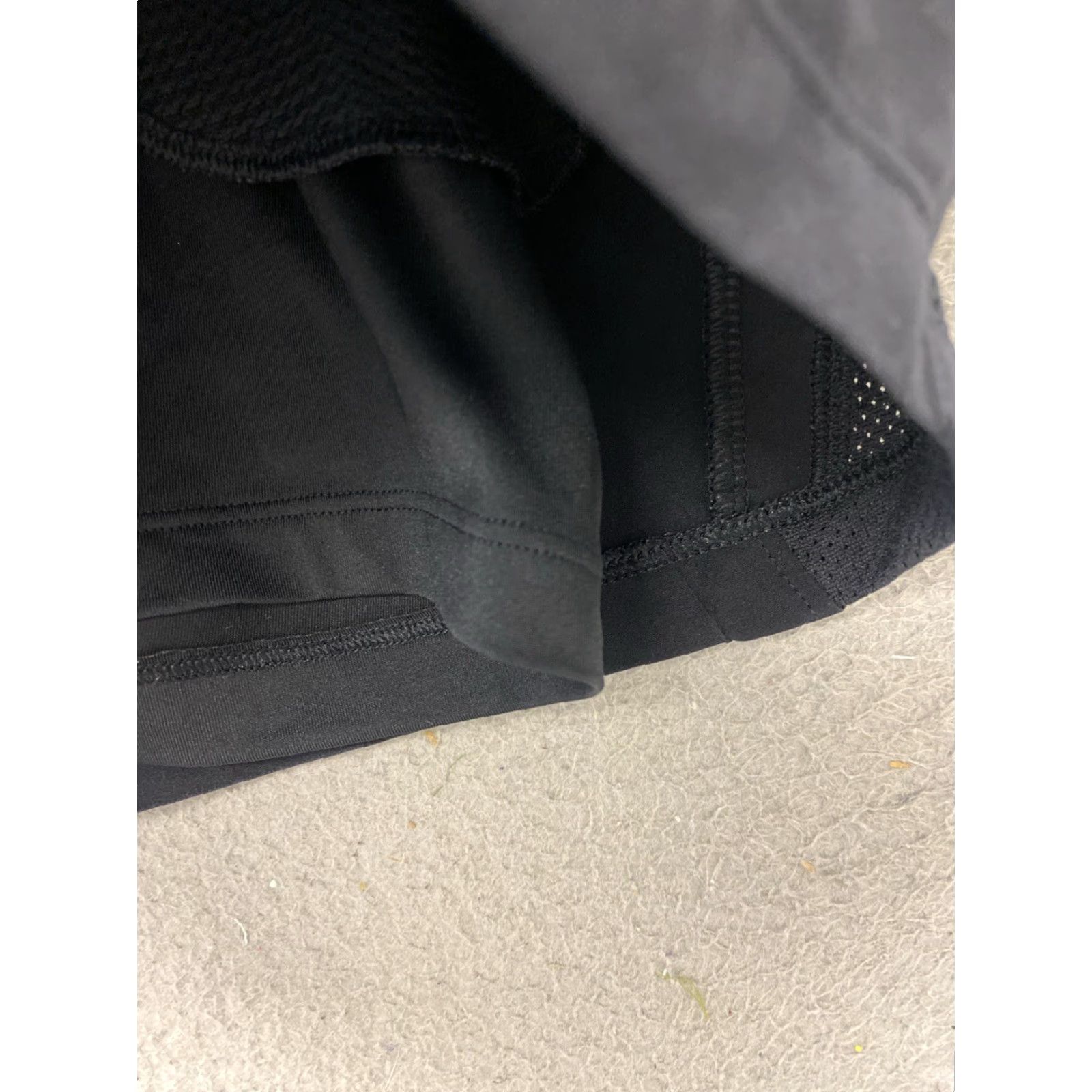 Under Armour VINTAGE Under Armour Women's Athletic Shorts Black M Elastic Waist Cross Training Running 90s Womens Size 32" / US 10 / IT 46 - 4 Thumbnail