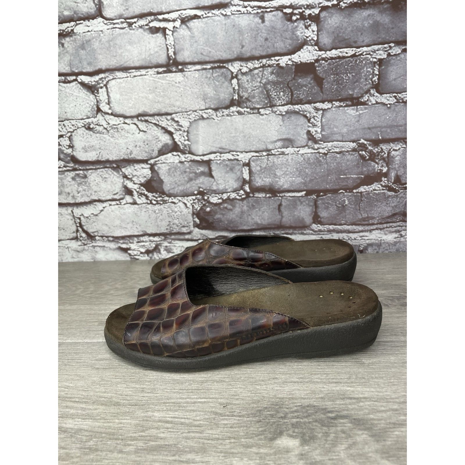 Mephisto Mephisto Brown Leather Croc Embossed Slip On Slides Sandals Size US 5 / IT 35 - 18 Thumbnail