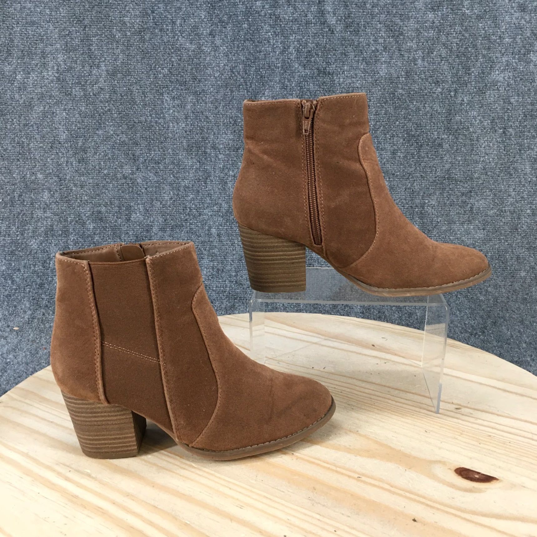 Vintage Universal Thread Boots Womens 7 Catlin Ankle Bootie Brown Side Zip Block Heels Boots Womens Catlin Brown Ankle Bootie Block Heel 7"} Size US 7 / IT 37 - 2 Thumbnail