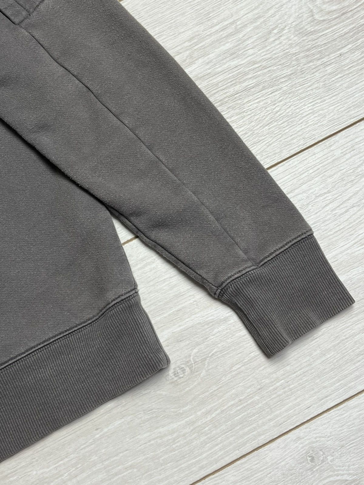 C.P. Company C.P. Company Arm Lens Crewneck Sweatshirt Grey SS20 Size US S / EU 44-46 / 1 - 5 Thumbnail