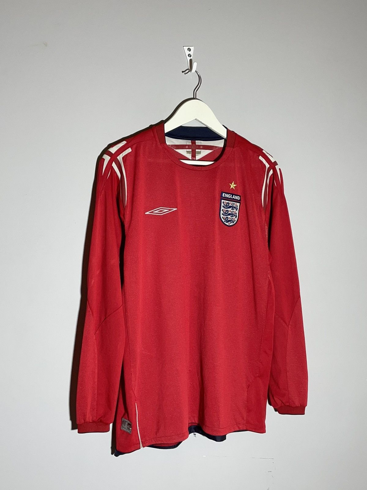 Umbro × Vintage England Umbro Vintage 2004 Away Football Long Sleeve Size US L / EU 52-54 / 3 - 2 Thumbnail