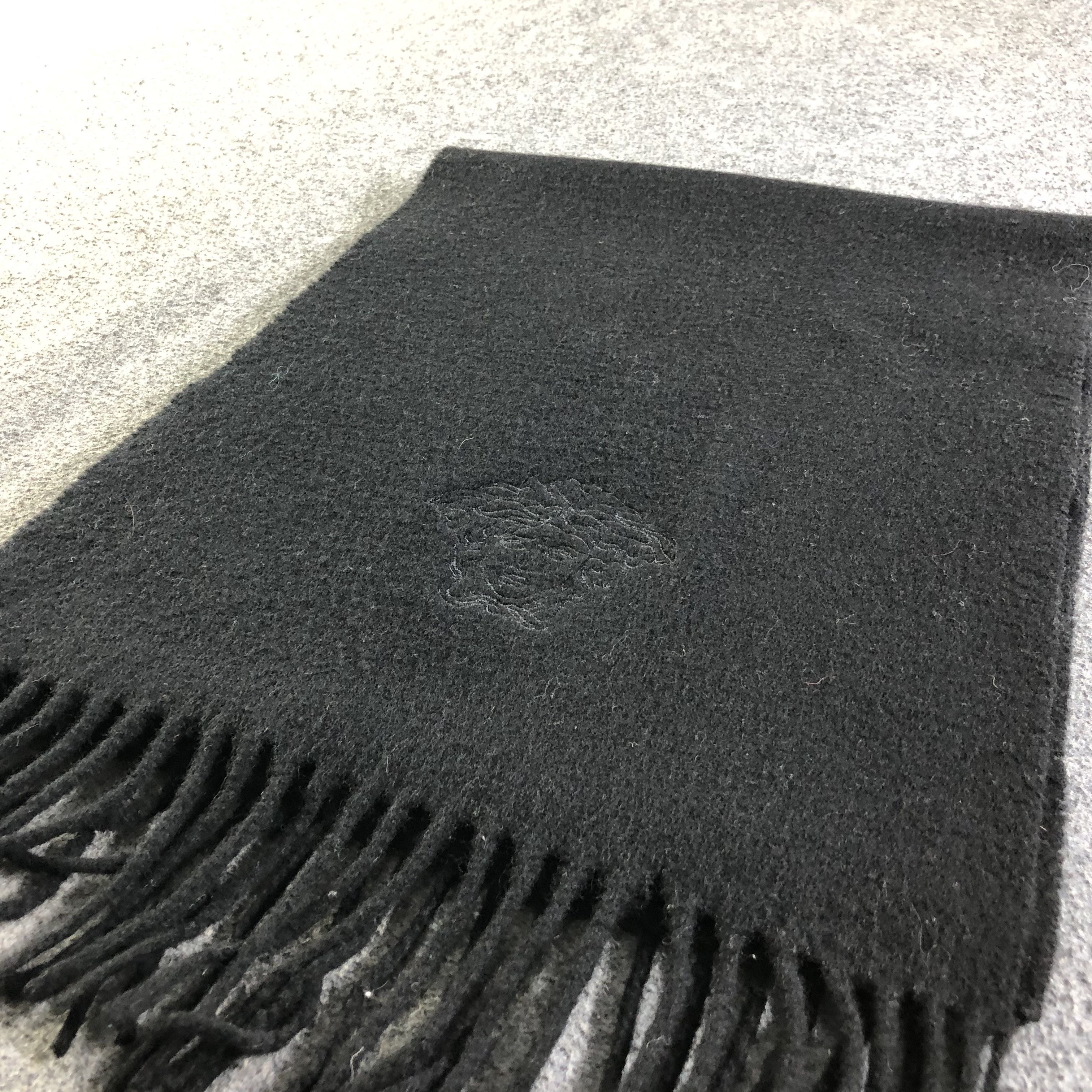 Versace Versace Medusa Head Merino Scarf Muffler Neckwear V2590 Size ONE SIZE - 3 Thumbnail