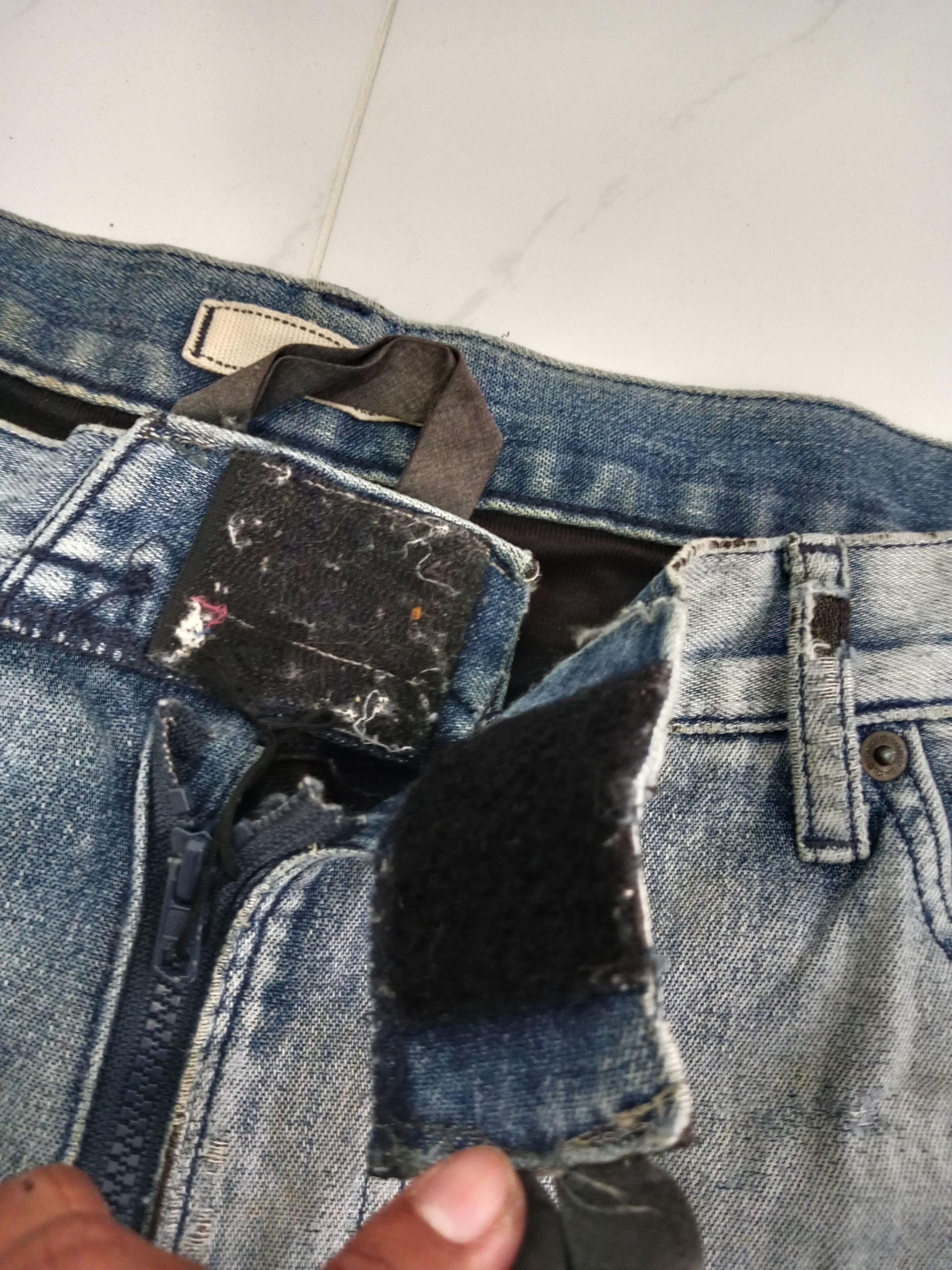 Uniqlo UNIQLO Distressed Jean's Workers Style Size US 38 / EU 54 - 9 Thumbnail