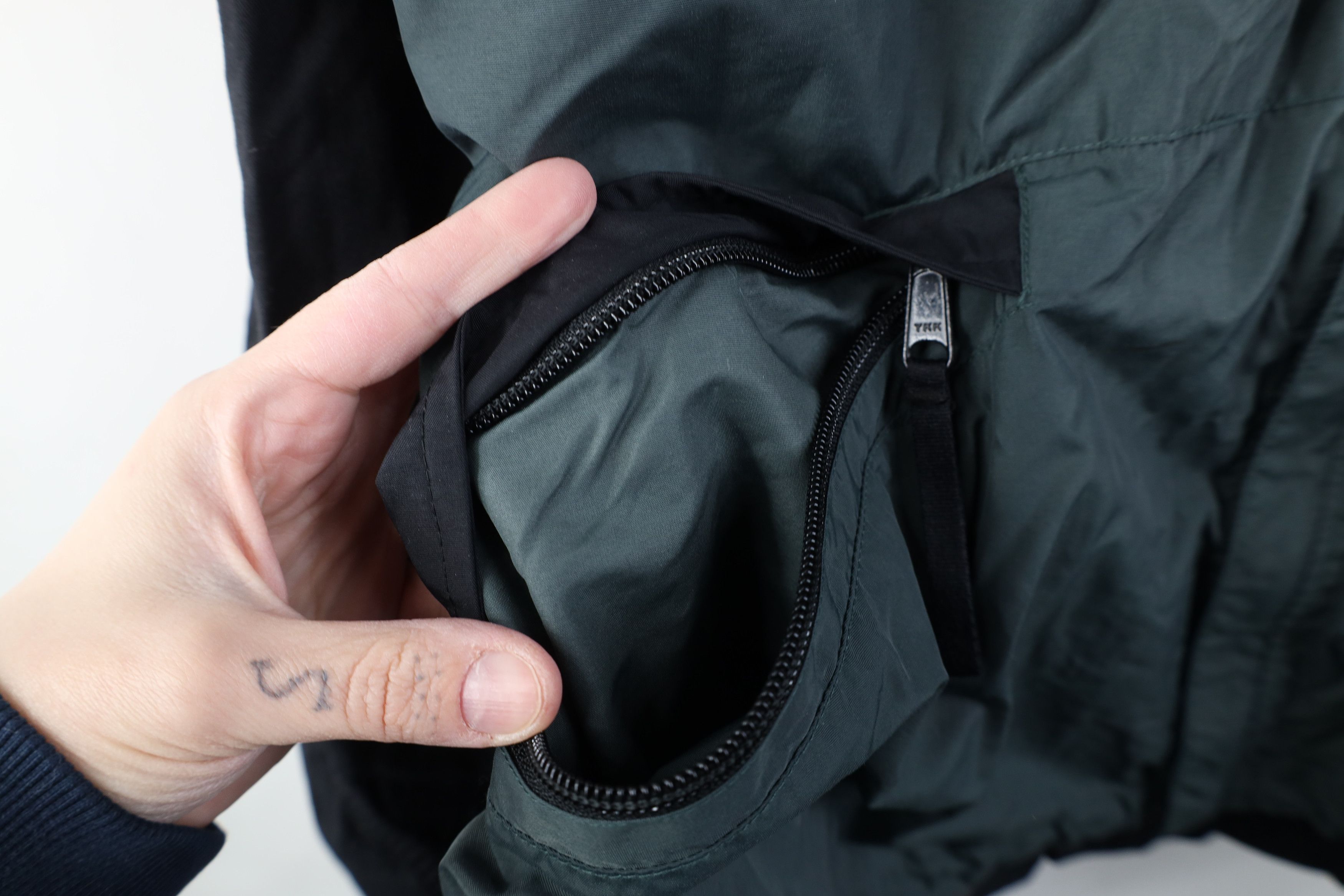 Mountain Hardwear Vintage Mountain Hardwear Packable Hooded Rain Jacket Size US L / EU 52-54 / 3 - 7 Thumbnail