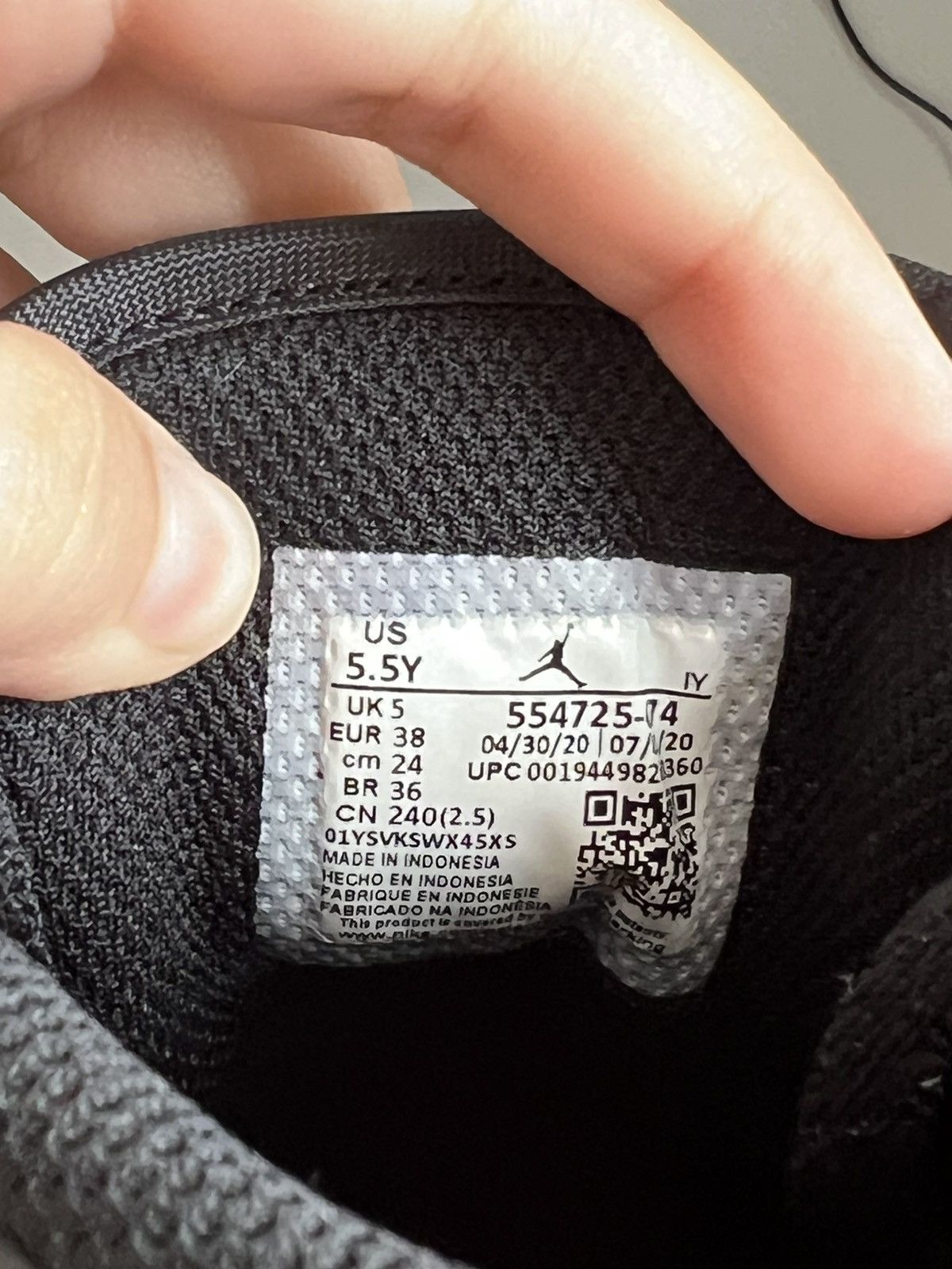 Jordan Brand × Nike 2020 Air Jordan 1 Mid GS 'Banned' Size US 5.5 / EU 38 - 6 Thumbnail