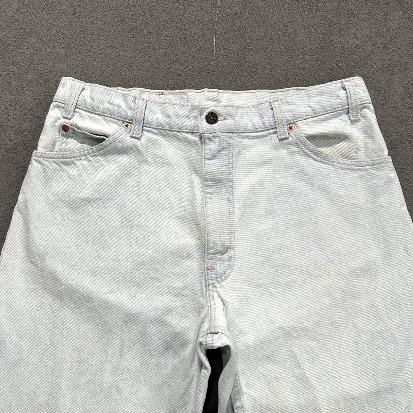 Levi's VINTAGE Levi's 550 Jeans Men 34x31 Light Blue USA Made Relaxed Tapered Denim Blue 90s Retro Mens Size US 36 / EU 52 - 4 Thumbnail