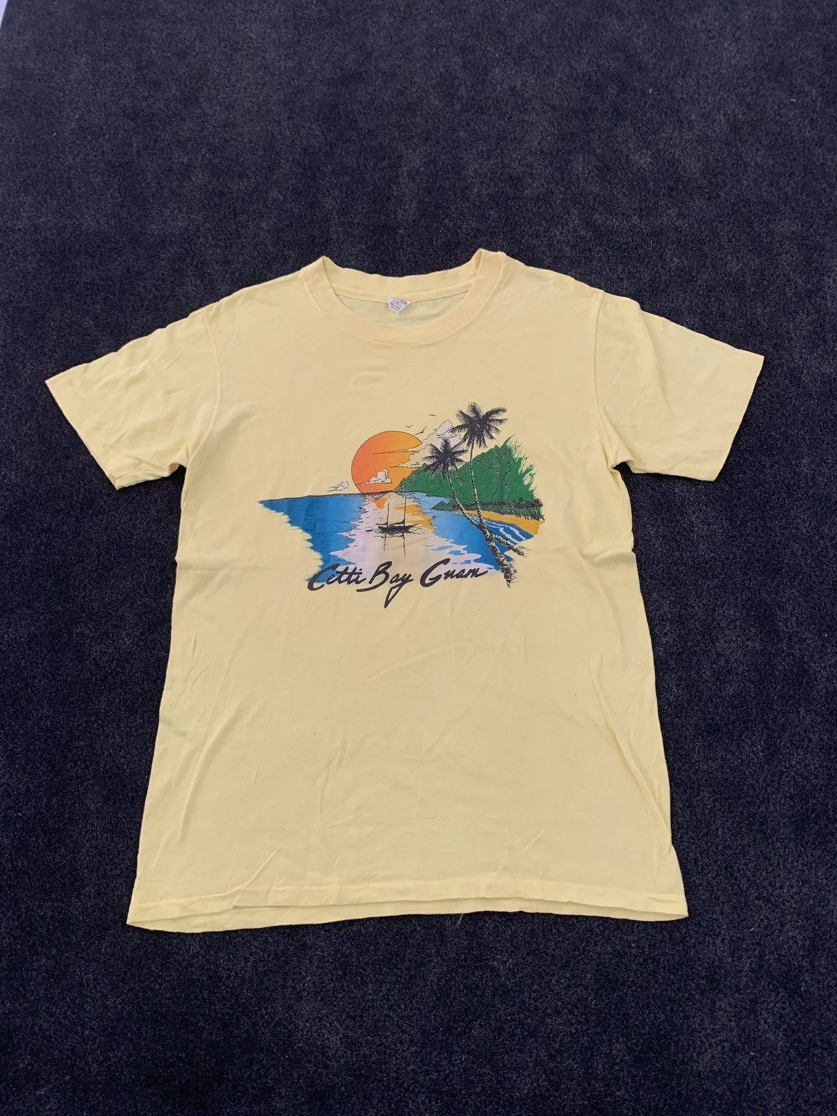 Vintage Vintage 80s/90s Heavy By Spruce Cetti Bay Guam Graphic Tee Size US L / EU 52-54 / 3 - 2 Thumbnail
