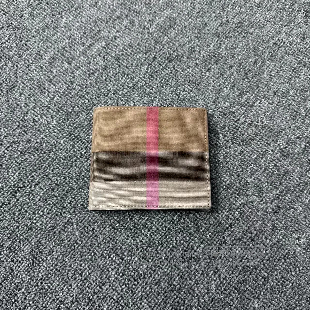 Burberry Burberry Classic Check Wallet. Size ONE SIZE - 1 Thumbnail