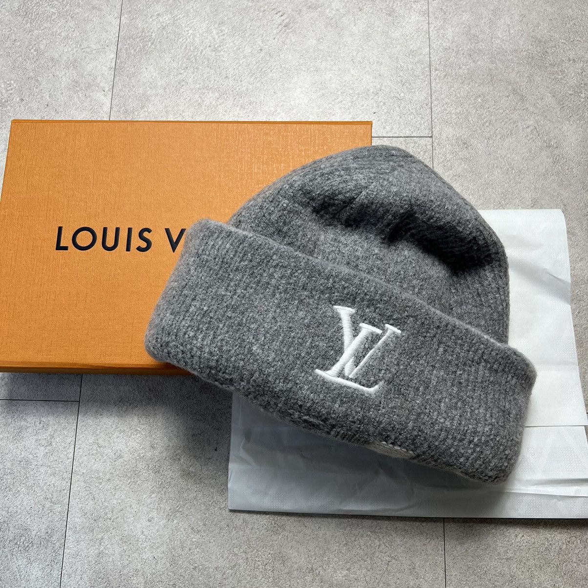 Louis Vuitton Louis Vuitton Reversible Crush Damoflage Pearls Beanie Size ONE SIZE - 3 Thumbnail