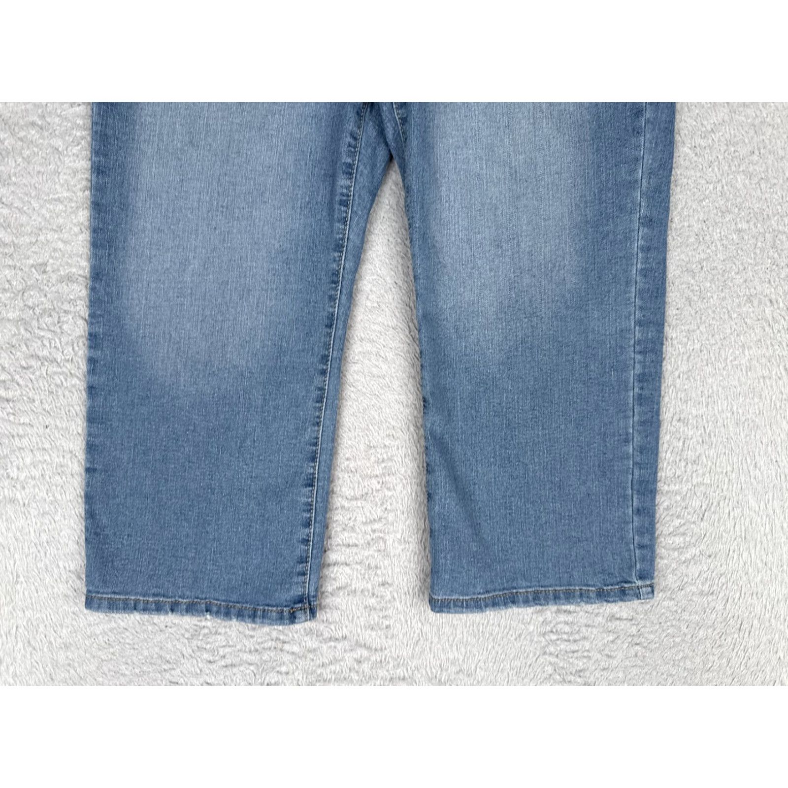 Nine West Nine West Chrystie Capri Jeans Womens 12 Blue Med Wash Mid Rise Denim 32x22 Size 34" / US 12 / IT 48 - 2 Thumbnail