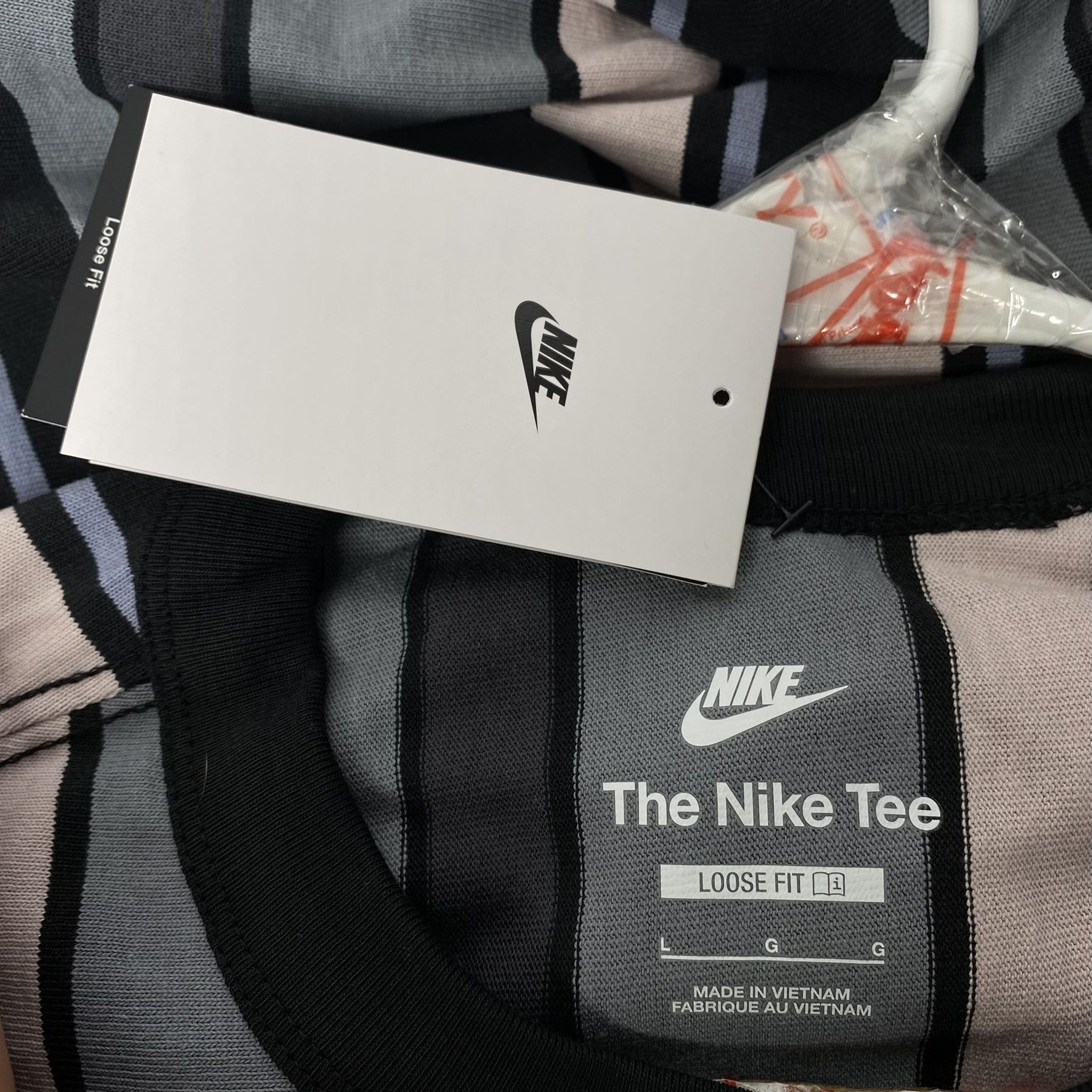 Nike Nike Footwear Apparel Stripped T-Shirt HJ0616-010 Size US L / EU 52-54 / 3 - 5 Thumbnail