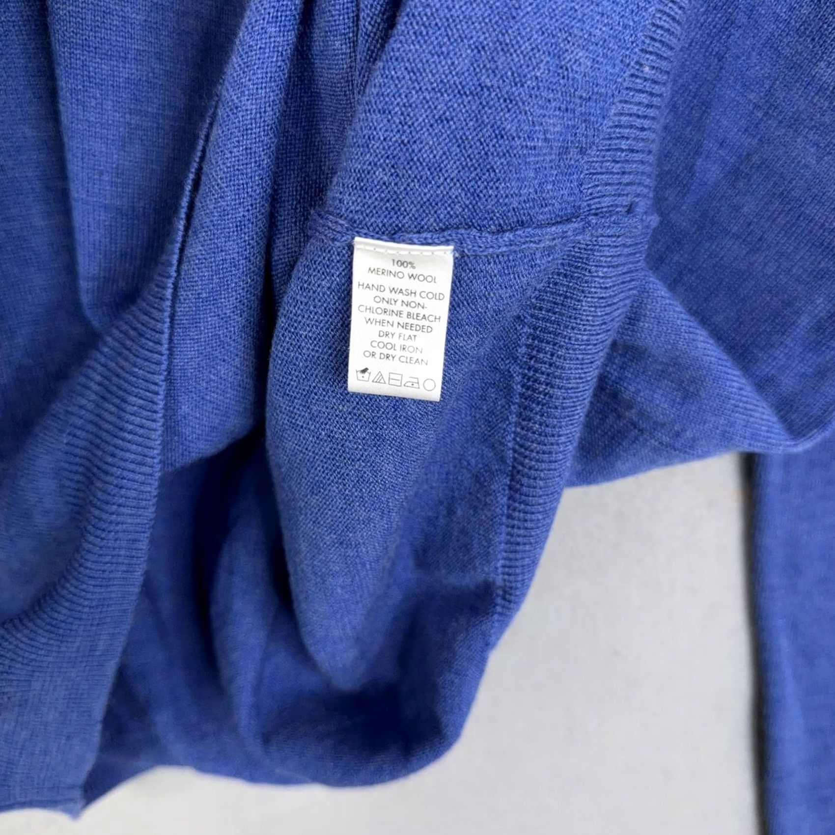 Calvin Klein Calvin Klein Sweater Mens Large Blue Extra Fine Merino Wool V Neck Pullover Luxe Size US L / EU 52-54 / 3 - 5 Thumbnail