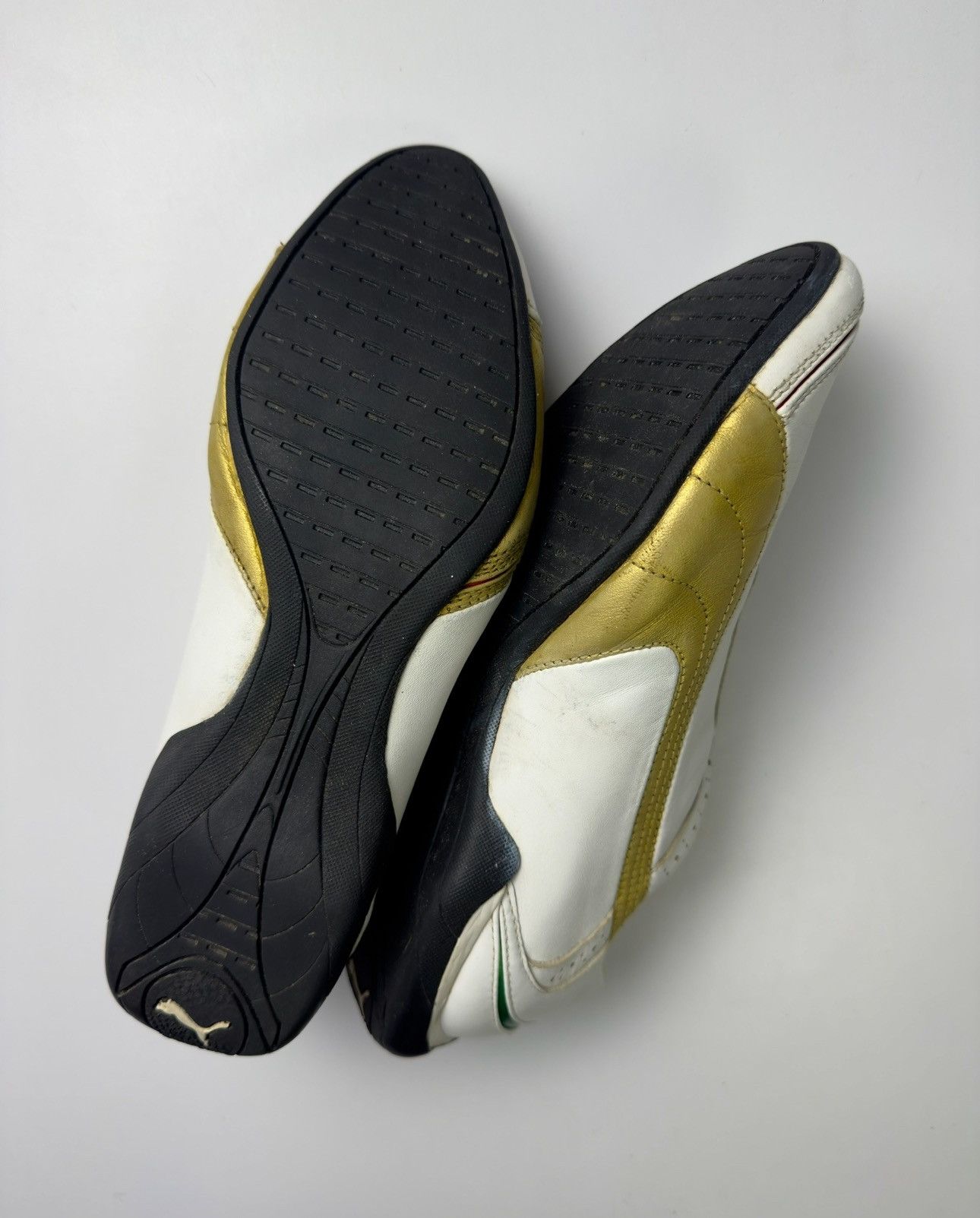 Puma Vintage white and gold Puma Ferrari sneakers Size US 7 / IT 37 - 8 Thumbnail