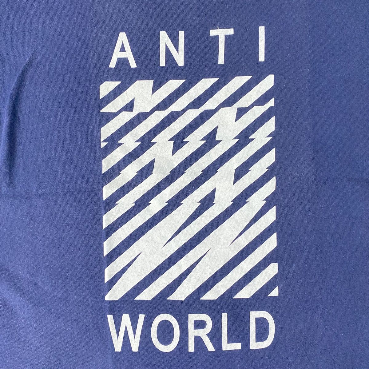 Number (N)ine Number (N)ine studios ‘Anti World’ T-shirt Size US M / EU 48-50 / 2 - 2 Thumbnail