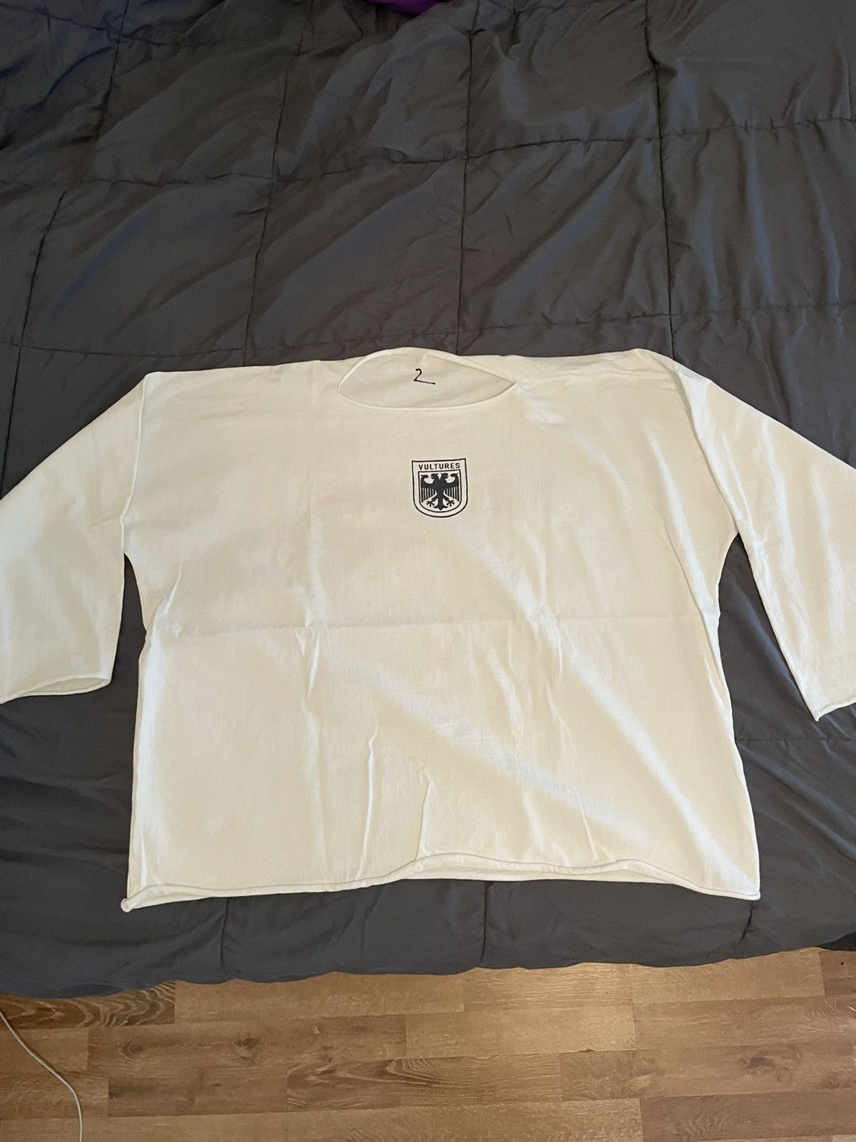 Yeezy Yeezy Vultures White Longsleeve Size US L / EU 52-54 / 3 - 1 Thumbnail