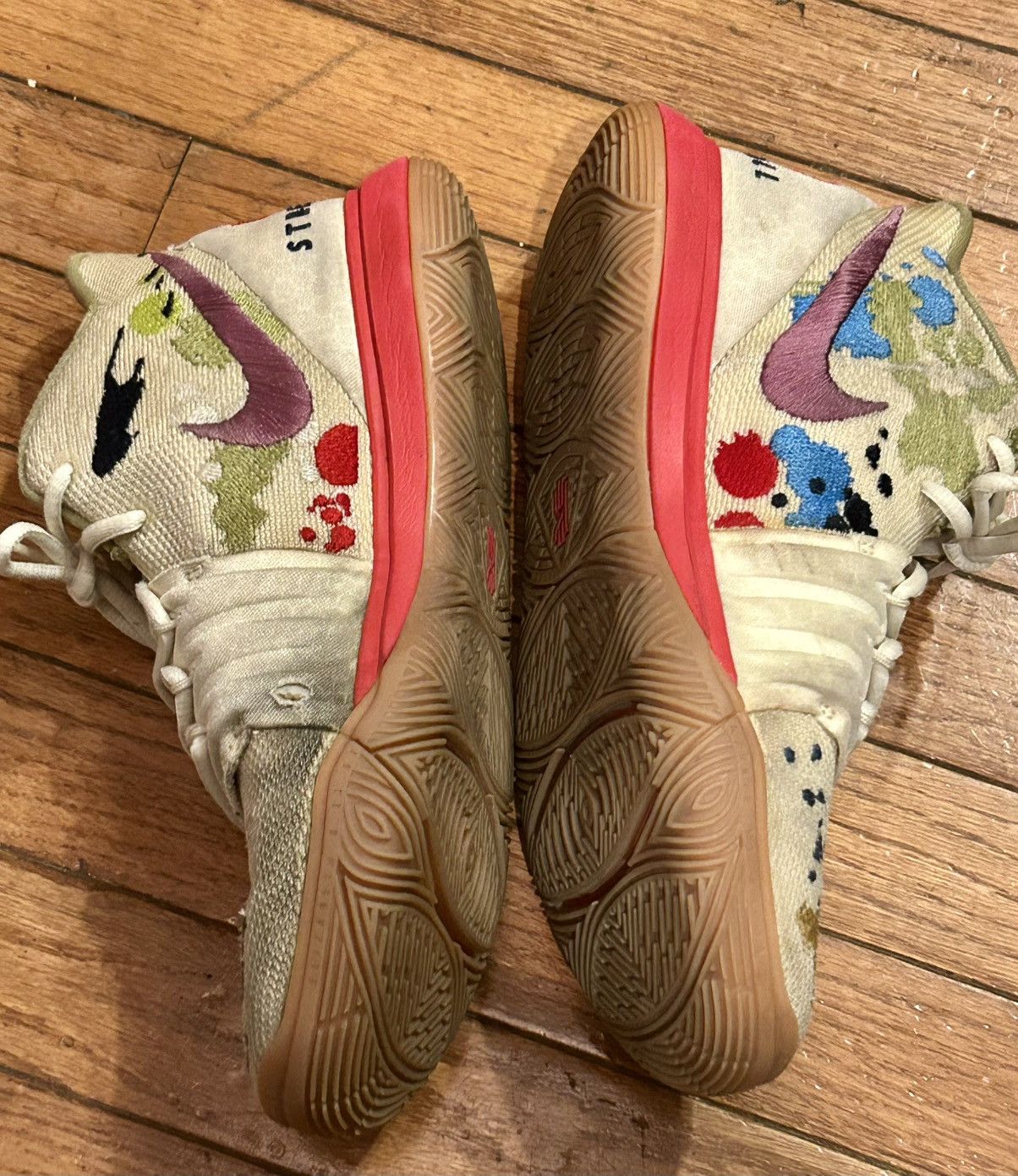 Nike Nike Kyrie 5 x Bandulu Size US 7 / EU 40 - 10 Thumbnail