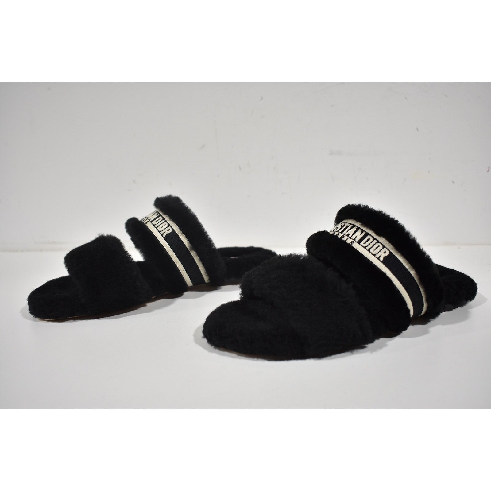 Dior Christian Dior Chez Moi Black Shearling Fur White Logo Slide Size US 7.5 / IT 37.5 - 6 Thumbnail