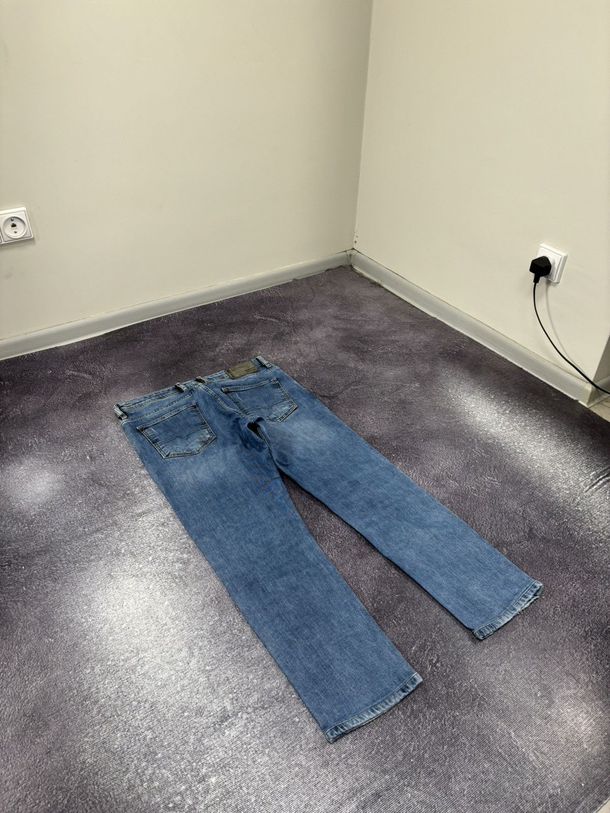 Diesel Vintage Diesel Y2K Ripped Denim Avant Garde Hype Jeans Size US 33 - 3 Thumbnail