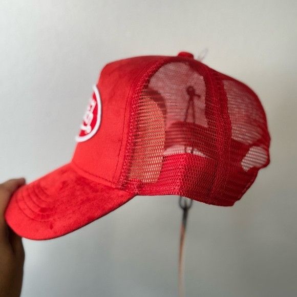 Designer × Von Dutch NWT VON DUTCH VELVET RED TRUCKER HAT Size ONE SIZE - 8 Thumbnail