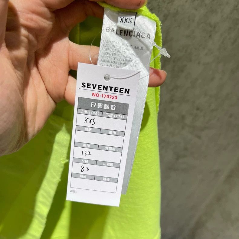 Balenciaga Balenciaga Hole logo old fluorescent green short sleeve 250 Size US XXS / EU 40 - 7 Thumbnail