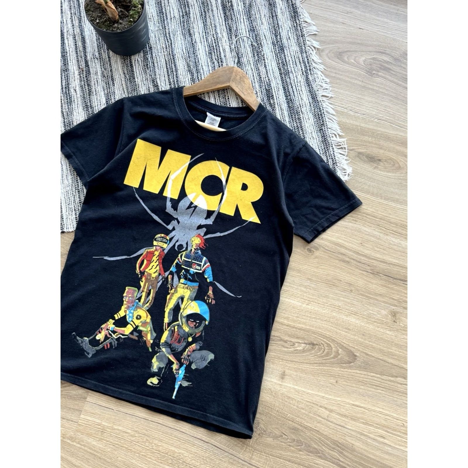 Gildan VINTAGE My Chemical Romance MCR Band Tee Shirt Music Graphic Punk Rock Emo Size S Men Size US S / EU 44-46 / 1 - 2 Thumbnail