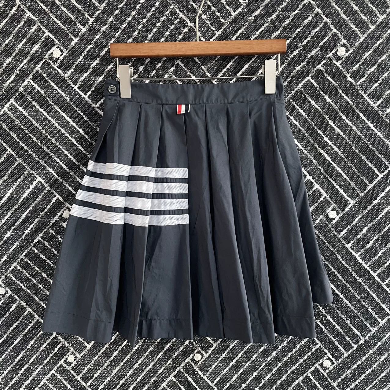 Thom Browne TB Pleated Skirt 38 99 New Size 26" / US 2 / IT 38 - 2 Thumbnail