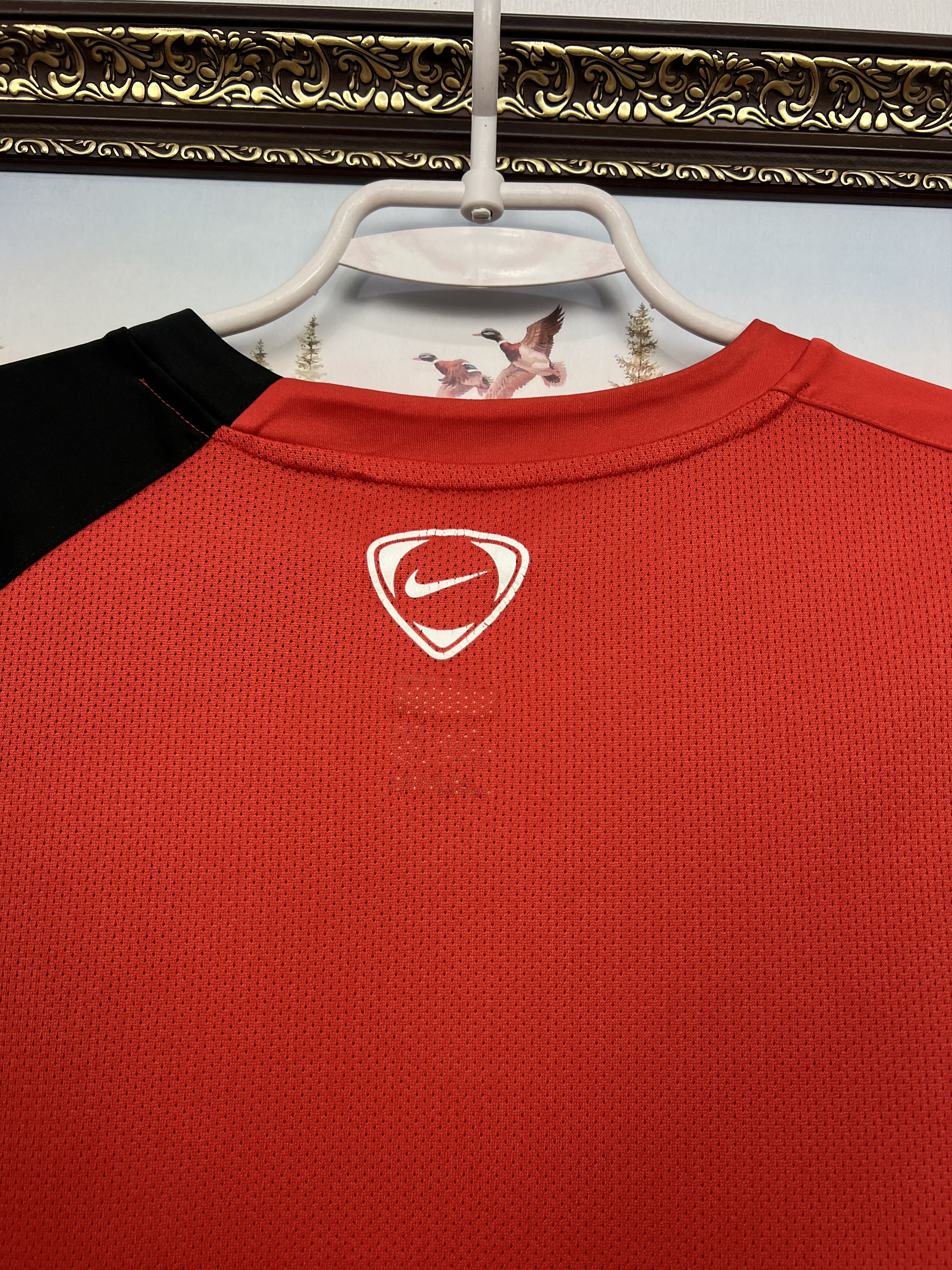 Nike Vintage Nike Manchester United Football Train Shirt AIG Size US M / EU 48-50 / 2 - 14 Thumbnail