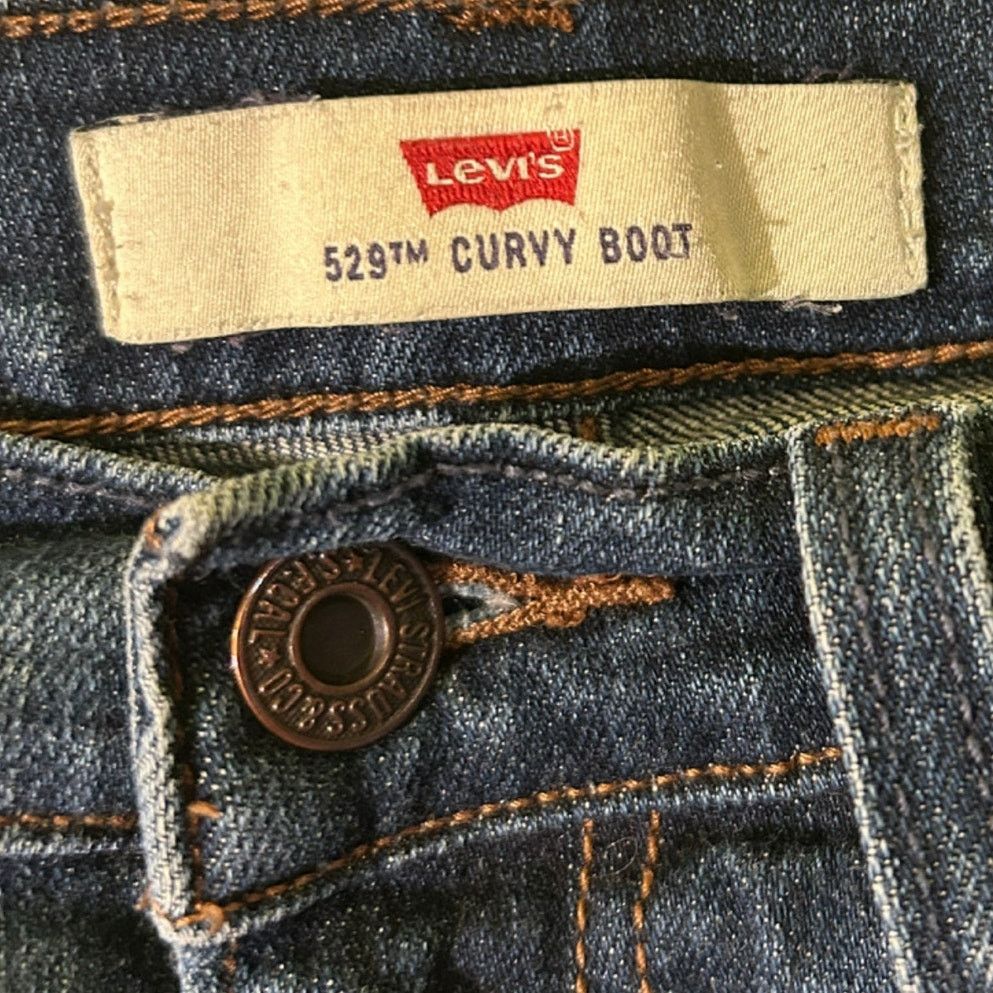 Levi's Levi's 529 Curvy Cut Off Denim Shorts Women's 4 Dark Wash Size 27" / US 4 / IT 40 - 9 Thumbnail