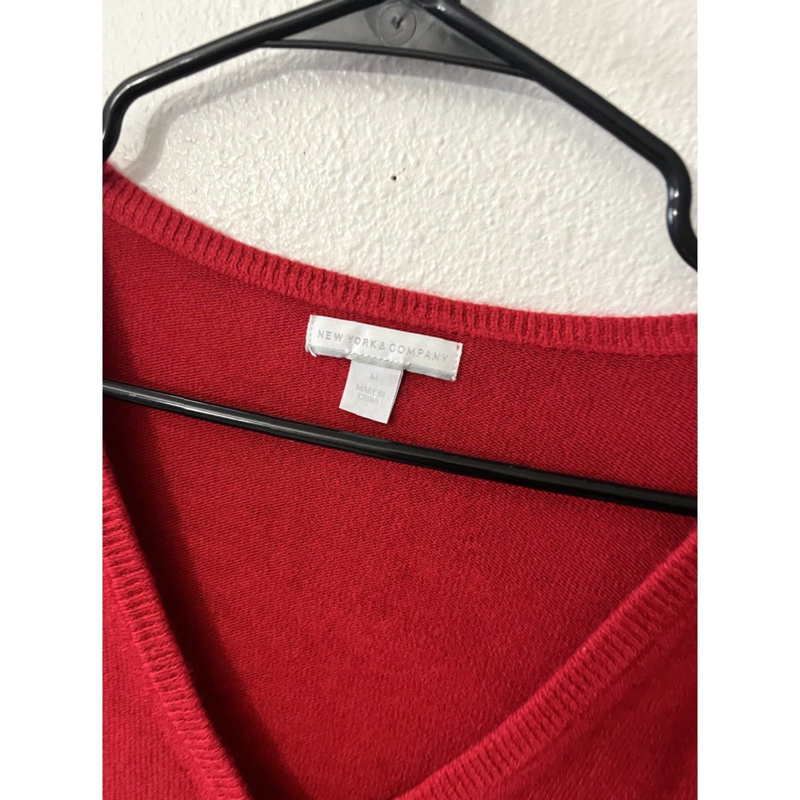 Vintage New York & Company Sweater Women Medium Long Sleeve V-Neck Knit Pullover Red Women’s Medium V-Neck Pullover Knit Red Classic Casual Size M / US 6-8 / IT 42-44 - 2 Thumbnail