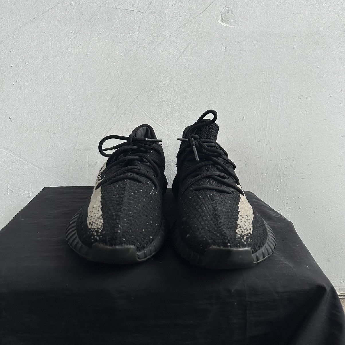 Adidas × Kanye West Yeezy 350 V2 Oreo 2016 Size US 11 / EU 44 - 3 Thumbnail