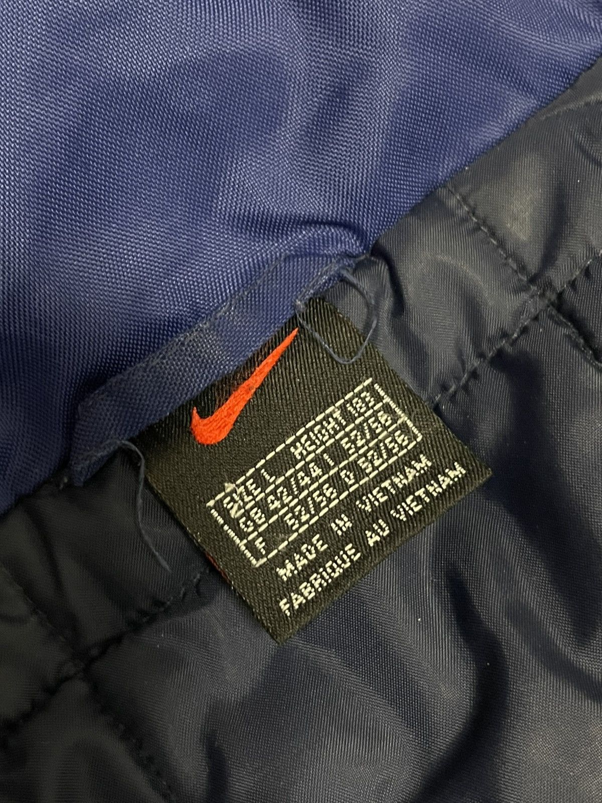 Nike Vintage Nike Big Logo Nylon Insulated Baggy Bomber Jacket Size US L / EU 52-54 / 3 - 9 Thumbnail