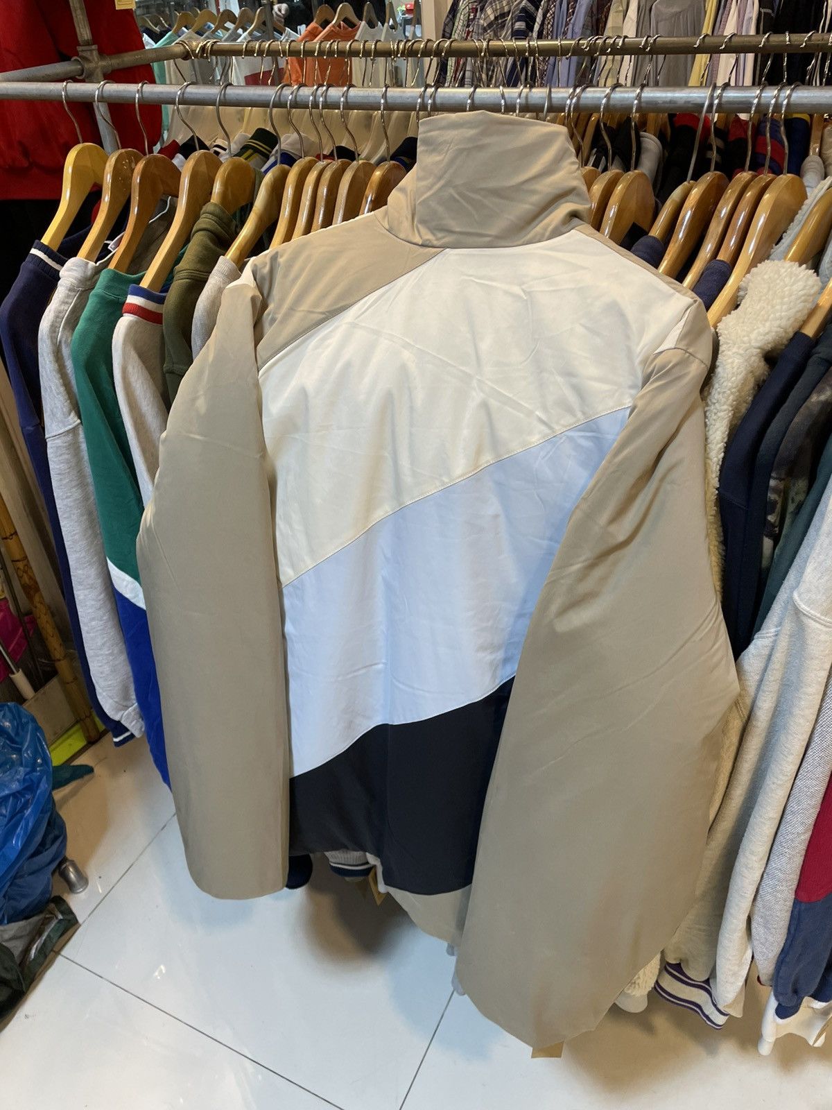 Nike Nike Center Swoosh Puffer Jacket Size US L / EU 52-54 / 3 - 3 Thumbnail