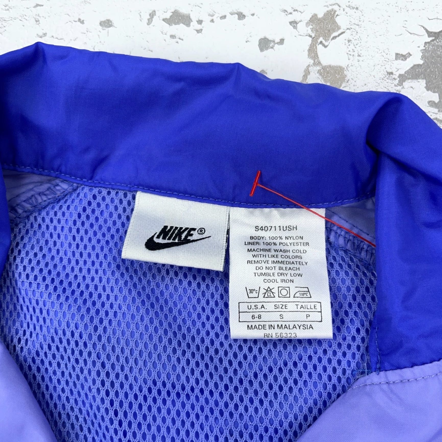 Nike VINTAGE Nike Jacket Women S Purple Windbreaker 90s Y2K 2000s Solid Short Zip Wind-Resistant Pockets All Seasons Size S / US 4 / IT 40 - 4 Thumbnail