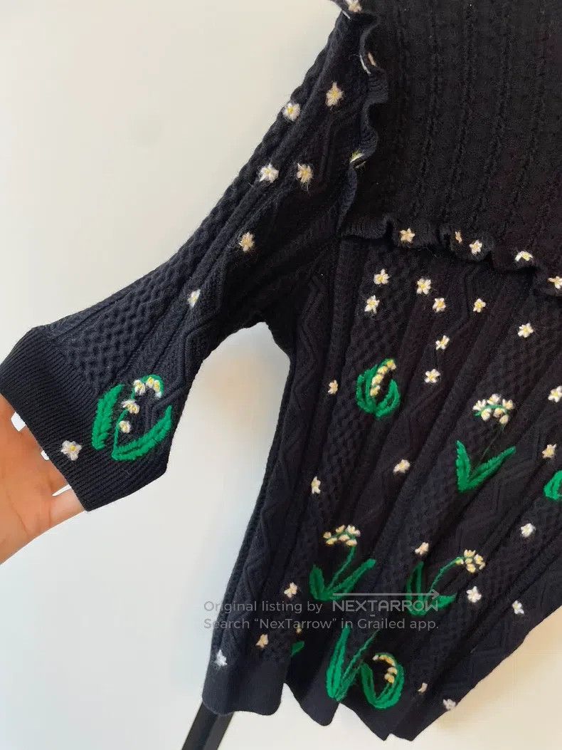 Valentino Valentino Mid-sleeve embroidered wool jumper Size L / US 10 / IT 46 - 2 Thumbnail